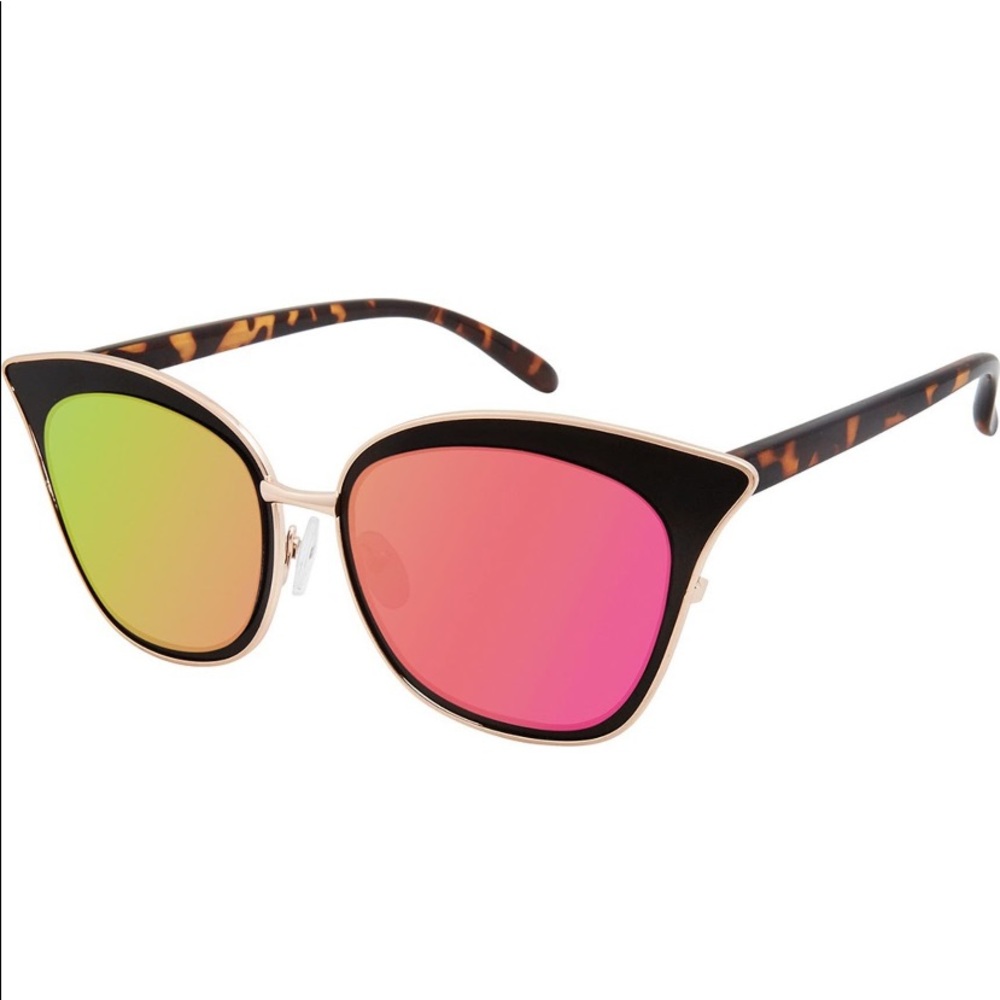 TRUE RELIGION NEW  54 mm cat eye sunglasses👓